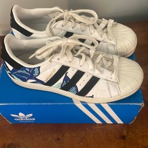 Adidas super stars